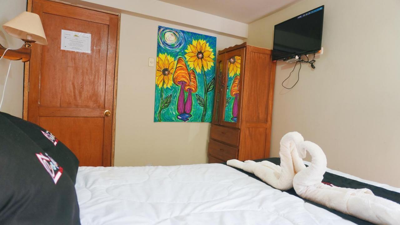 Colores Hotel Apu-Linli Писак Екстериор снимка